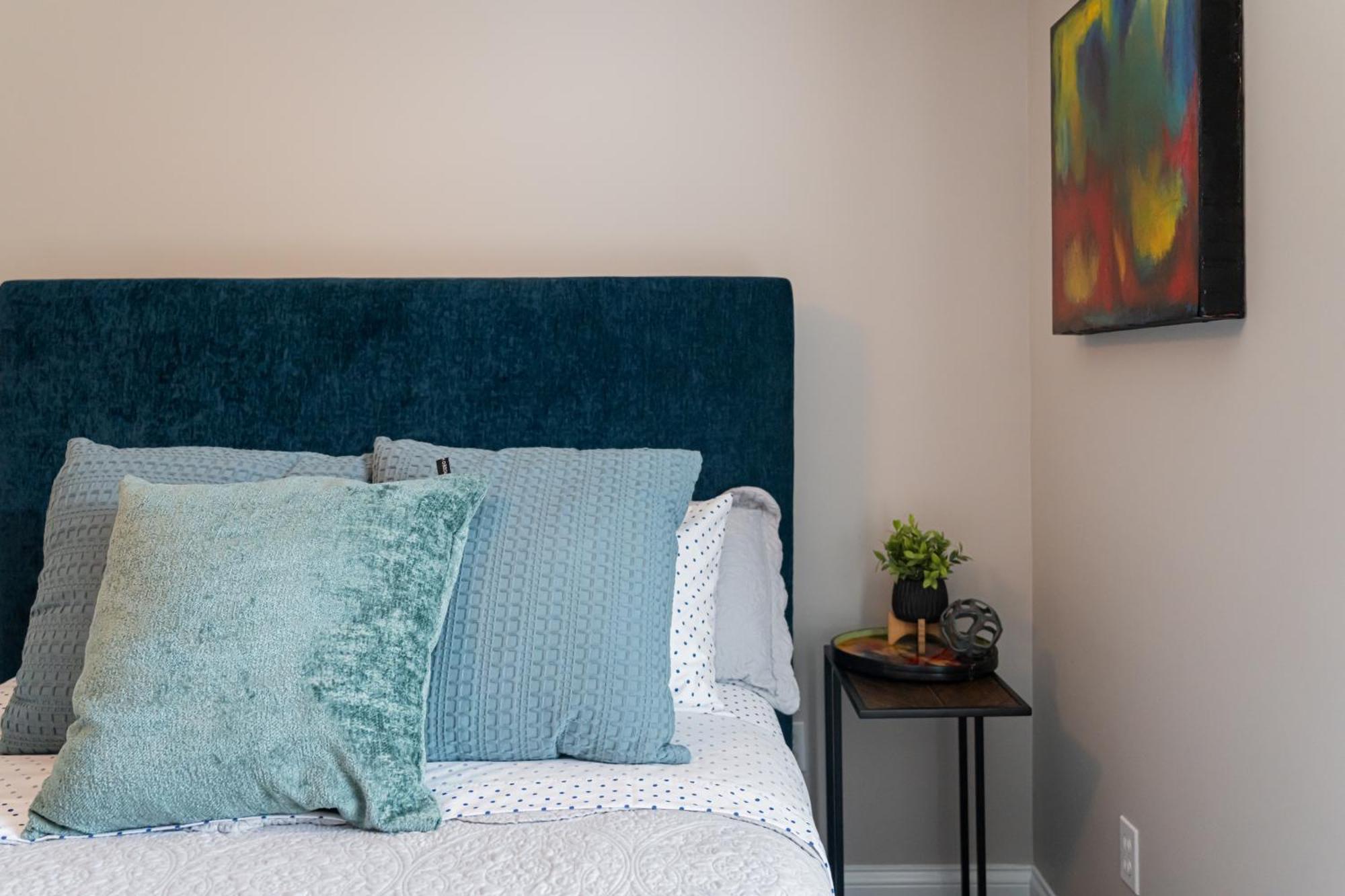 Holiday home Cozy Getaway W Hottub 8 Min From Downtown! *