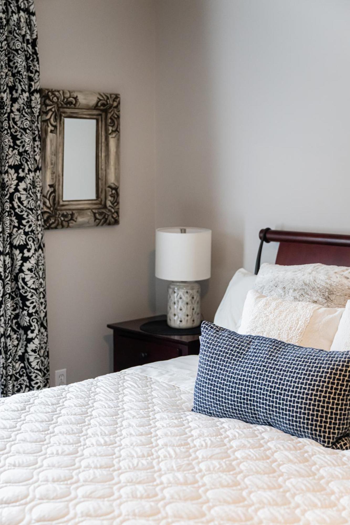 Holiday home Cozy Getaway W Hottub 8 Min From Downtown! *