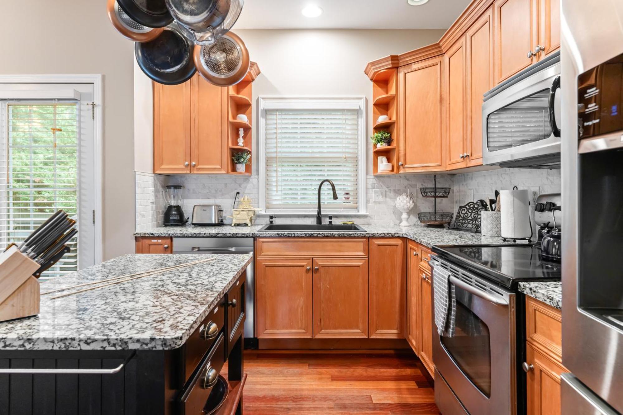 Holiday home Cozy Getaway W Hottub 8 Min From Downtown!