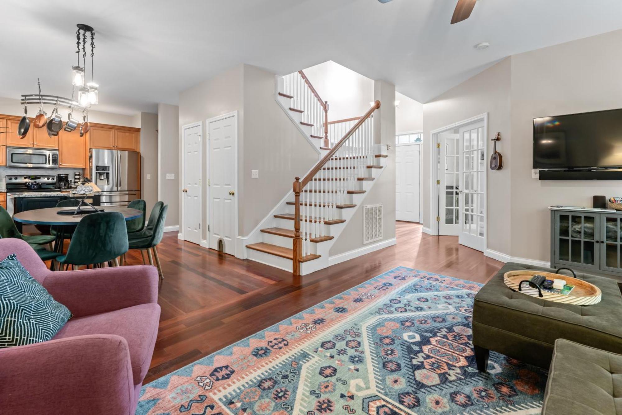 Cozy Getaway W Hottub 8 Min From Downtown!